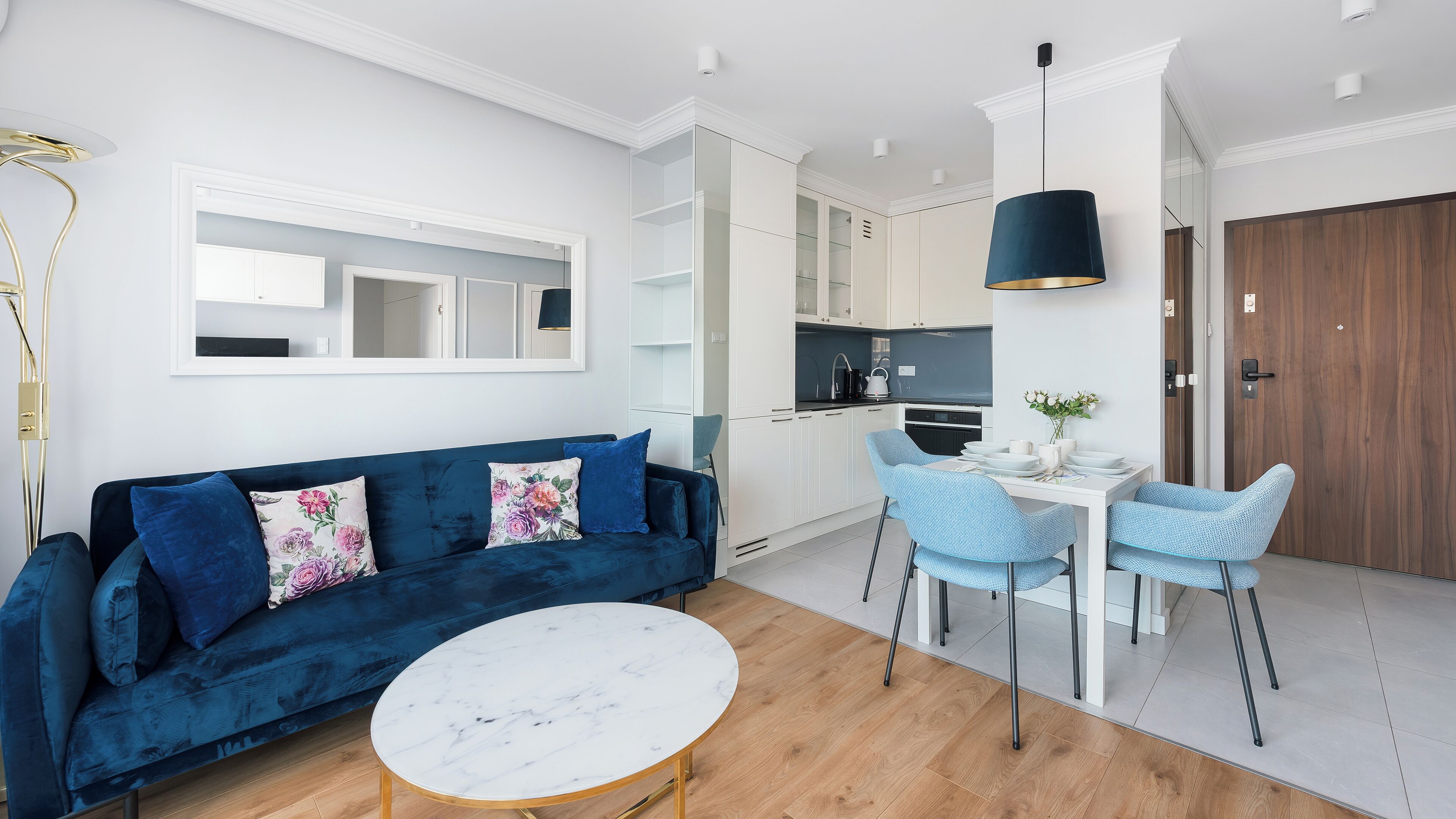 Apartament (30A) | Living area | Flat-screen TV