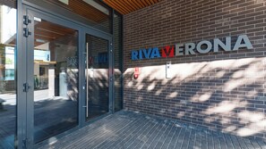 Vista frontal de la propiedad