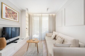 Apartment (20A) | Living area | Flat-screen TV