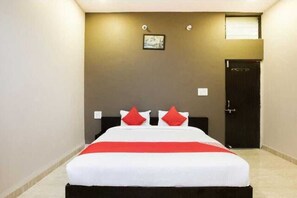 Deluxe-Vierbettzimmer | Laptopgeeigneter Arbeitsplatz, kostenloses WLAN
