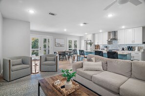 Televisor intel·ligent i futbolí 