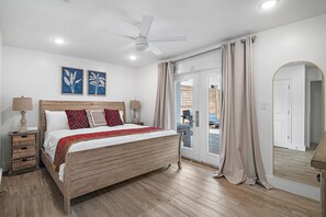 4 Schlafzimmer, Schreibtisch, Bügeleisen/Bügelbrett, kostenloses WLAN