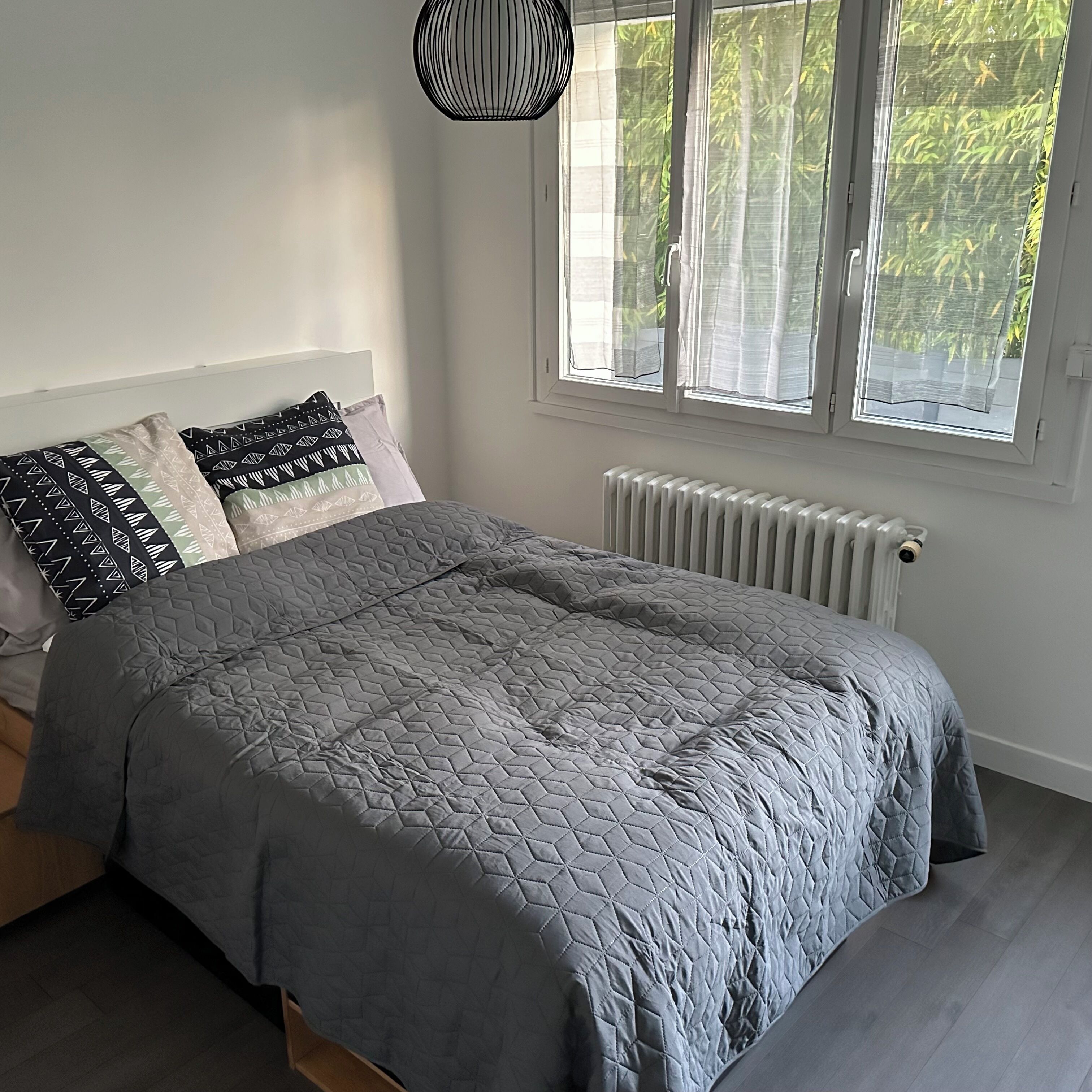 2 slaapkamers, een strijkplank/strijkijzer, wifi, beddengoed