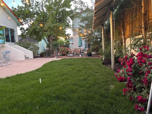 Private Suite in Historic Home - walk to UNM Football+Basketball, Hospitals