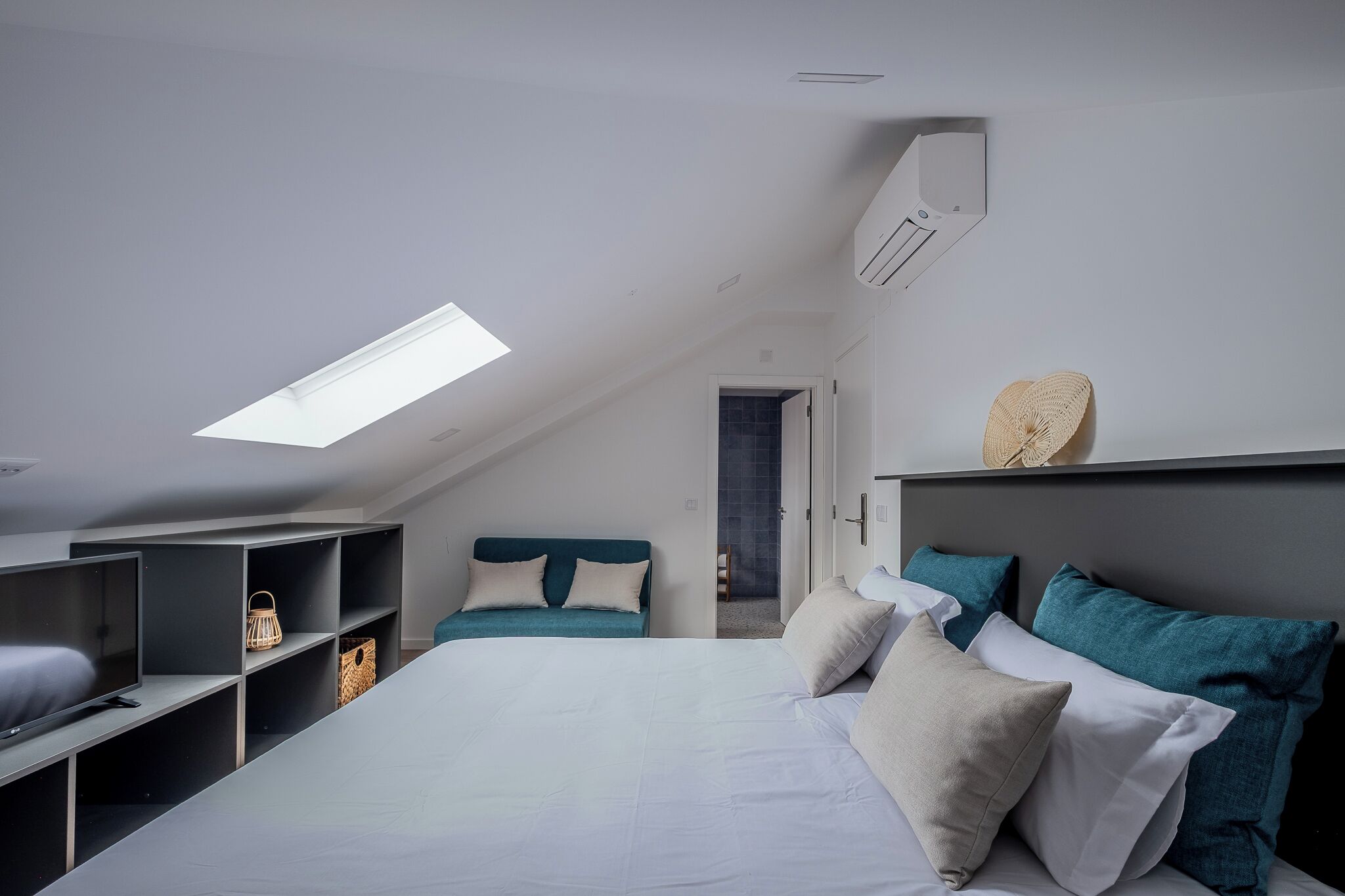 Classic Twin Room | Free WiFi