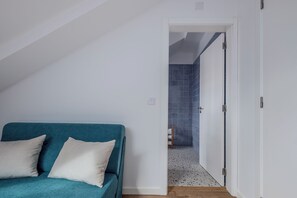 Classic Twin Room | Free WiFi