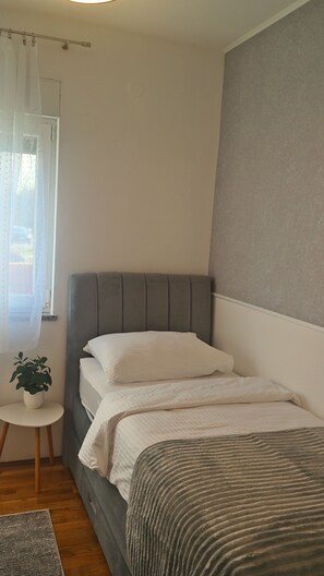 3 bedrooms, free WiFi, bed sheets - Comfortable apartment for rent, perfect for up to 4 guests (Čavle)