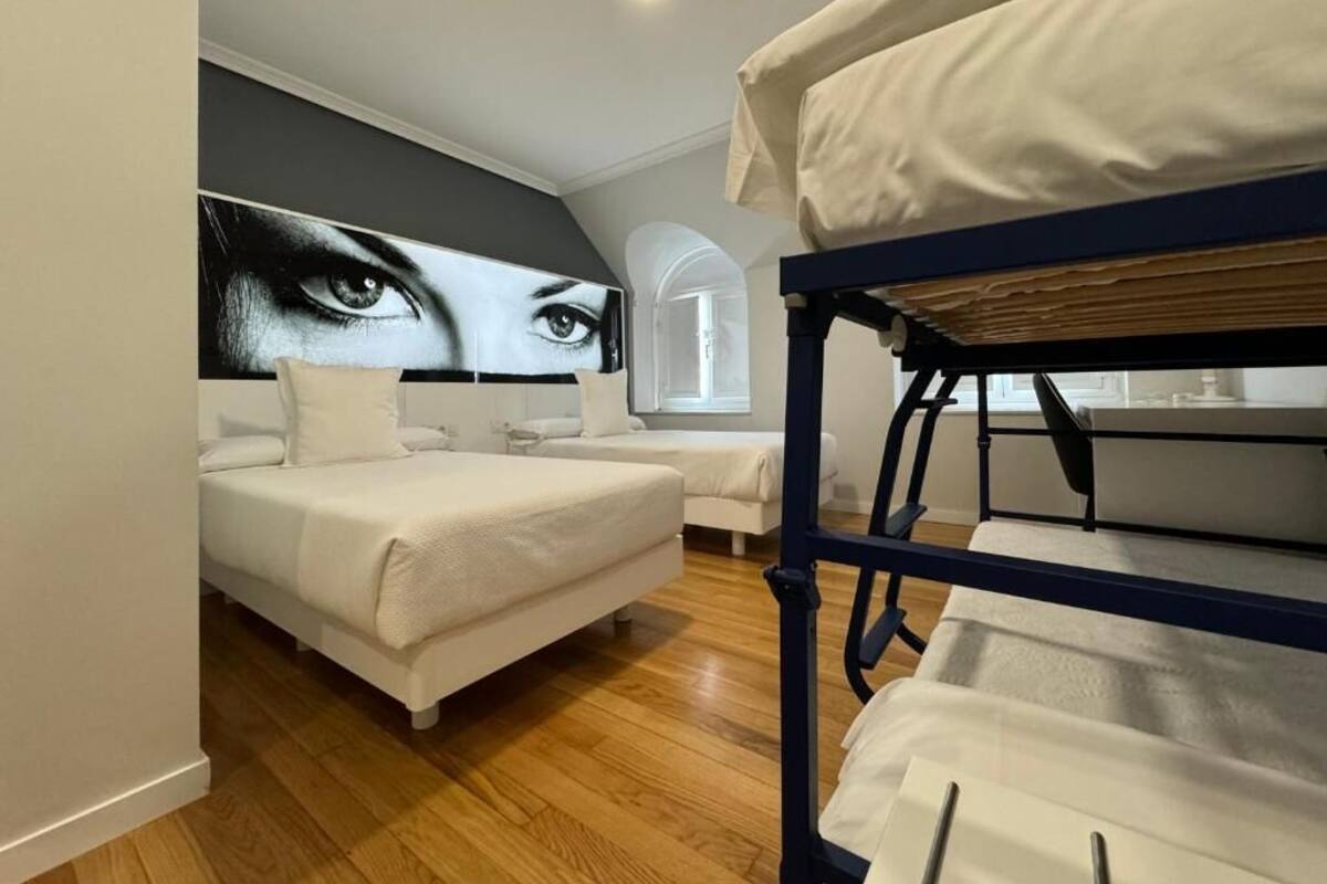 Bureau, chambres insonorisées, Wi-Fi gratuit, décoration personnalisée