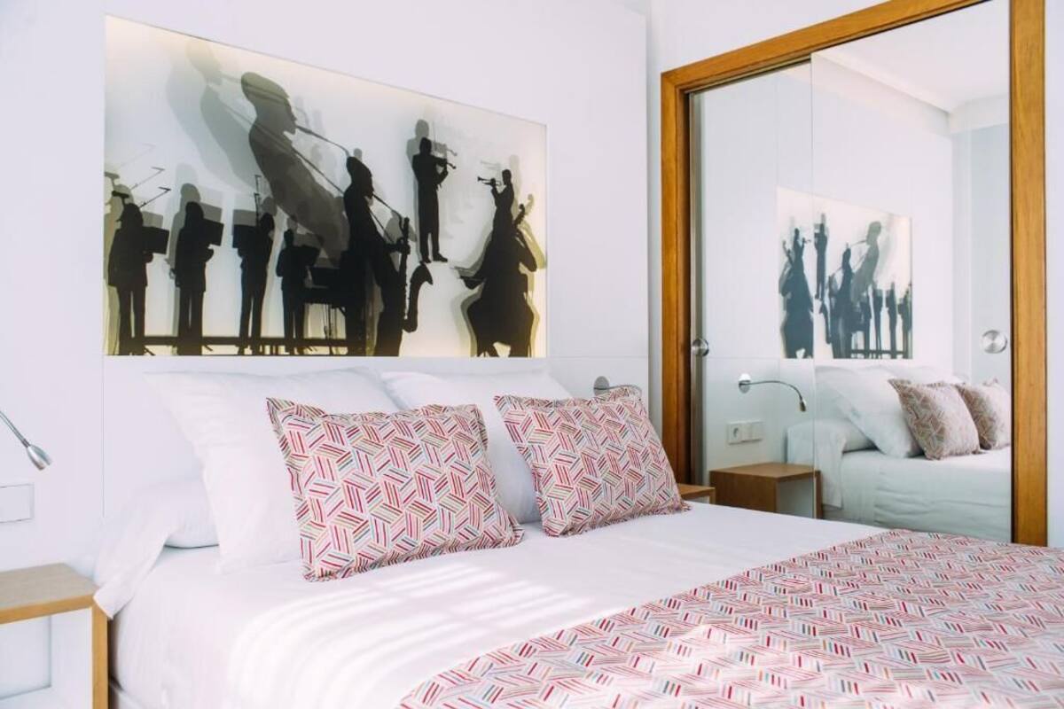 Bureau, chambres insonorisées, Wi-Fi gratuit, décoration personnalisée