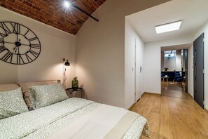 1 bedroom, desk, iron/ironing board, WiFi