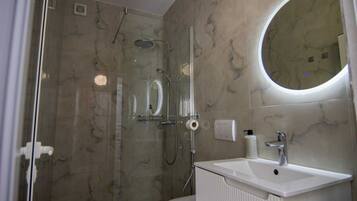 House, 2 Bedrooms, City View | Bathroom