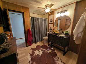 淋浴設備、風筒、提供毛巾