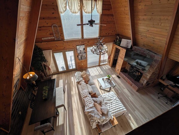 Fernseher, Kamin, Arbeitsbereiche