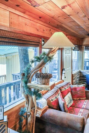 TV, fireplace, offices - Three Bears Cabin (Ruidoso)