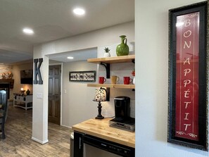 Interior - Bearway to Heaven Sum (Ruidoso)