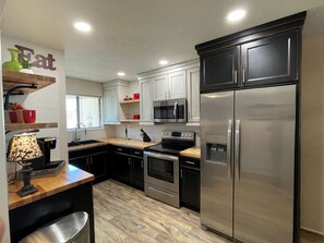 Fridge, microwave, stovetop, dishwasher