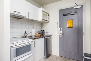 電子レンジ、オーブン、コンロ、食器洗い機