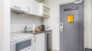 Micro-ondes, four, plaque de cuisson, lave-vaisselle