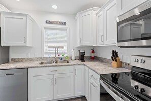 Fridge, microwave, oven, stovetop - 38030 Keenwick Family Home (Selbyville)