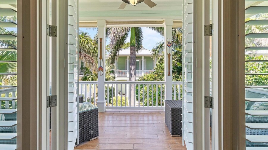 Outriggers 18- Happy Daze