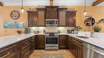 House, Multiple Beds (Outriggers 18- Happy Daze) | Private kitchen