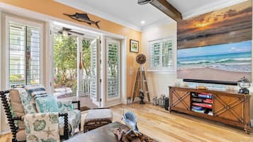 House, Multiple Beds (Outriggers 18- Happy Daze) | Living area