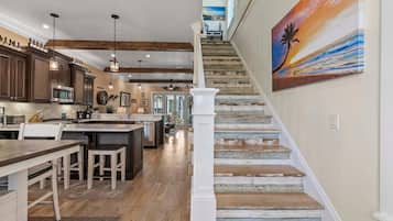 House, Multiple Beds (Outriggers 18- Happy Daze) | Private kitchen