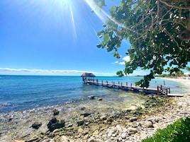 En la playa, arena blanca