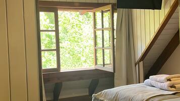 2 bedrooms, internet, bed sheets