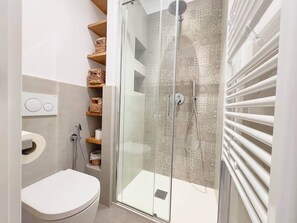 Shower, hair dryer, towels, toilet paper - Casa Janson (Lavagna)