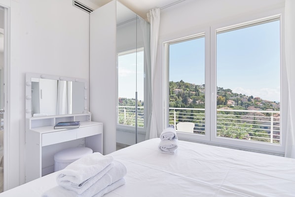 2 chambres, fer et planche à repasser, Wi-Fi gratuit, draps fournis