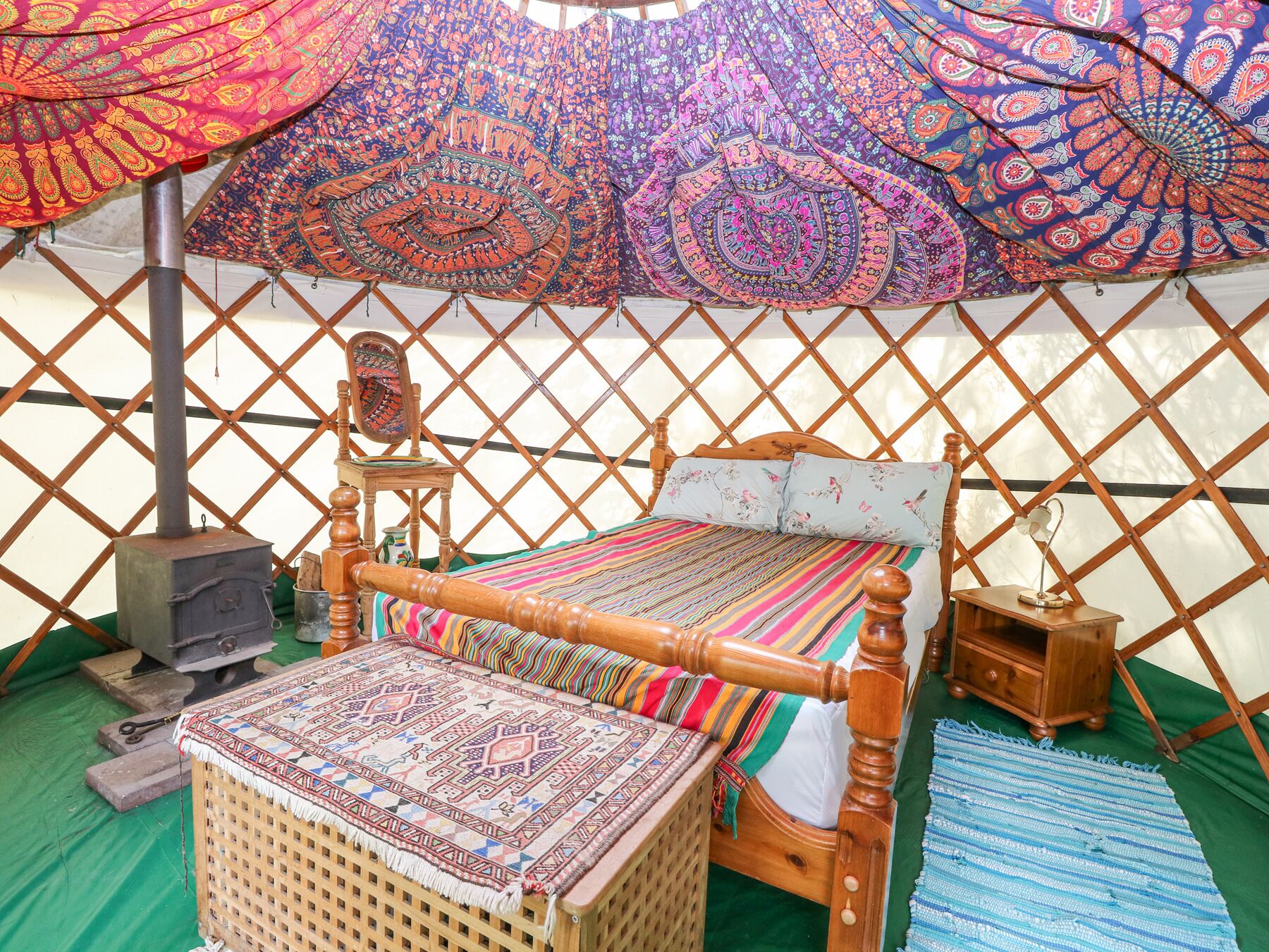 1 bedroom, individually decorated, individually furnished