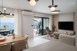 TV, table tennis - **Chic Villa MASHA with Private Heated Pool, Spa, Whirlpool and SeaViews** (Podstrana)