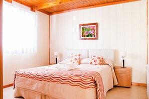 1 chambre, coffres-forts dans les chambres, fer et planche à repasser