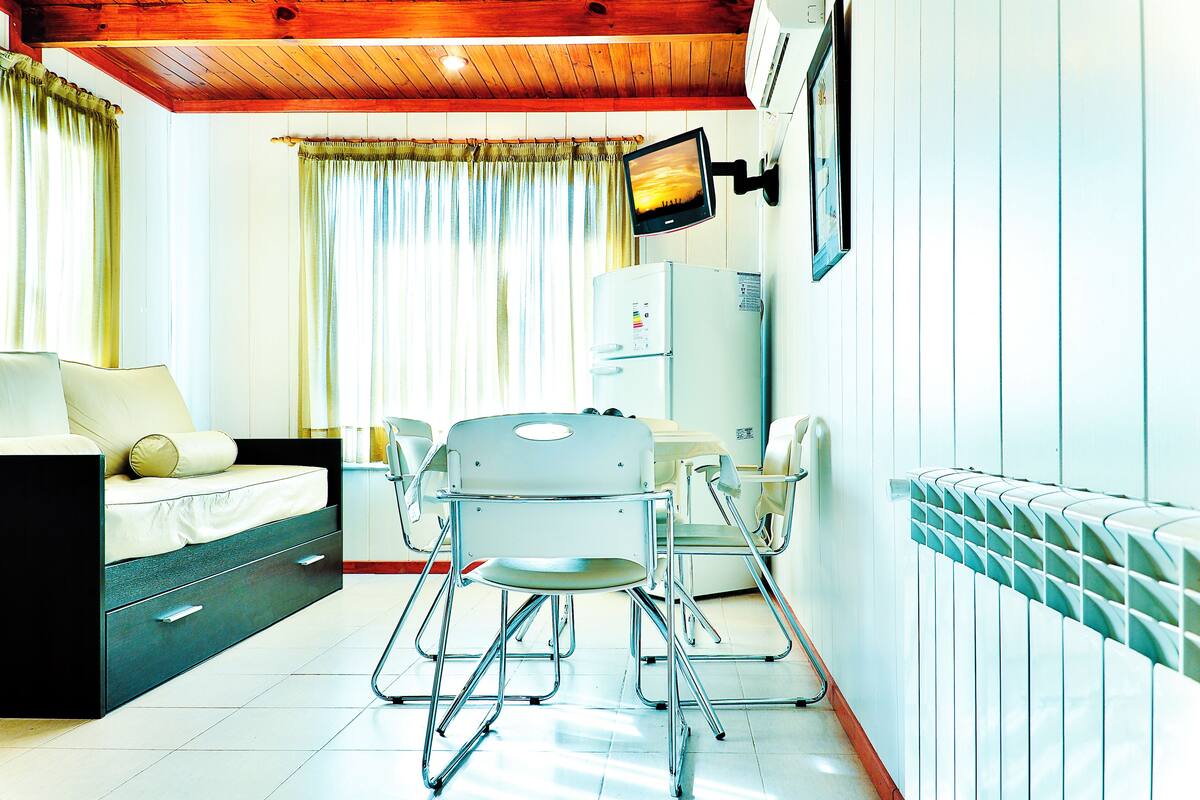 Bungalow Standard | 1 chambre, coffres-forts dans les chambres, fer et planche Ă repasser