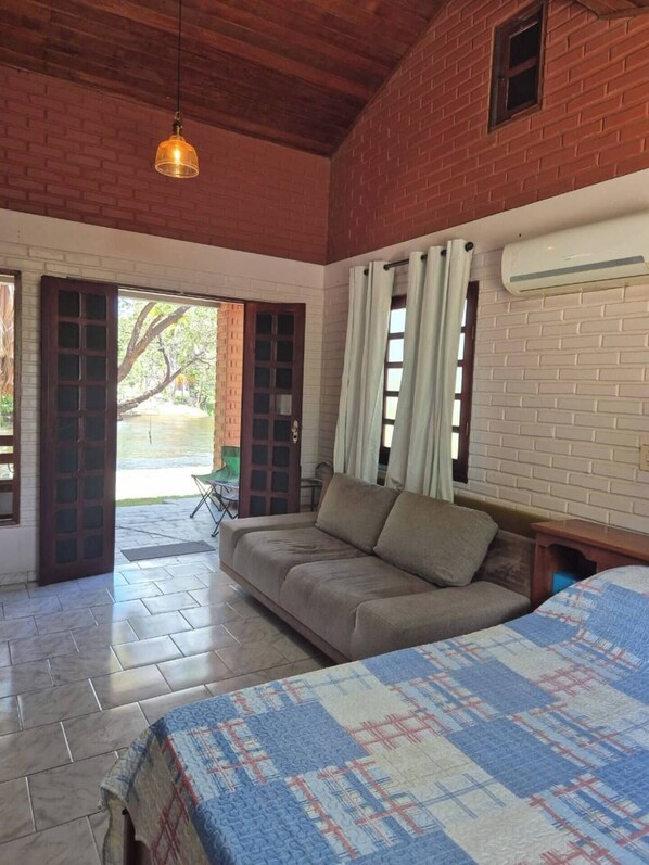 Studio Suite, River View