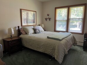 3 bedrooms, desk, iron/ironing board, free WiFi