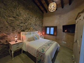 Exclusive Apartment | Iron/ironing board, free WiFi - Departamento Carlo Crivelli (Val'Quirico)