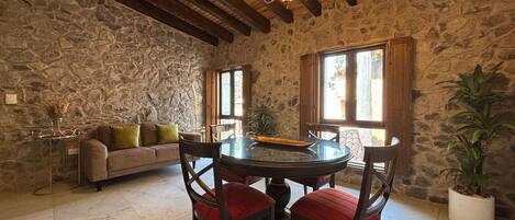 Exclusive Apartment | Dining