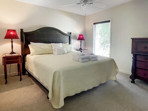 別墅, 多張床, 廚房, 花園景觀 (742 Schooner Court) | 2 間臥室、獨特裝潢、布置獨特、床單
