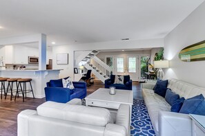 Villa, Multiple Beds, Kitchen, Golf View (490 Plantation Club Villas) | Living area | 42-inch flat-screen TV with digital channels