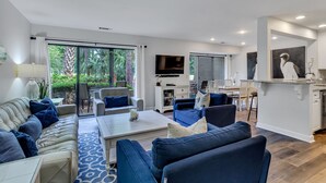 Vila, Beberapa Tempat Tidur, dapur, pemandangan lapangan golf (490 Plantation Club Villas) | Area keluarga | Televisi layar datar 42-inci dengan saluran TV digital