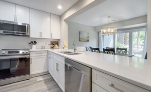 Villa, Multiple Beds, Kitchen, Golf View (505 Plantation Club Villas) | Private kitchen