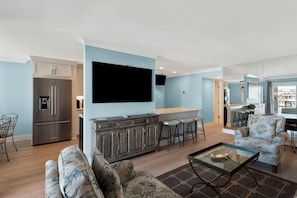 Villa, varias camas, cocina (837 Ketch Court) | Área de sala de estar | Televisión de pantalla plana de 42 pulgadas con canales digitales 