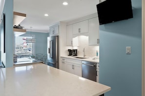 Villa, plusieurs lits, cuisine (837 Ketch Court) | Cuisine privée | Cafetière/bouilloire
