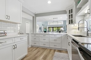 Private kitchen - 563 Ocean Course at The Sea Pines Resort (Hilton Head Island)