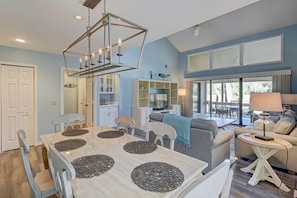 Villa, plusieurs lits, cuisine, vue golf (563 Ocean Course) | Intérieur