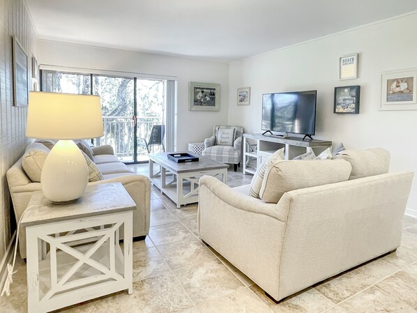 Villa, Multiple Beds, Kitchen, Golf View (482 Plantation Club Villas) | Living area | 42-inch flat-screen TV with digital channels