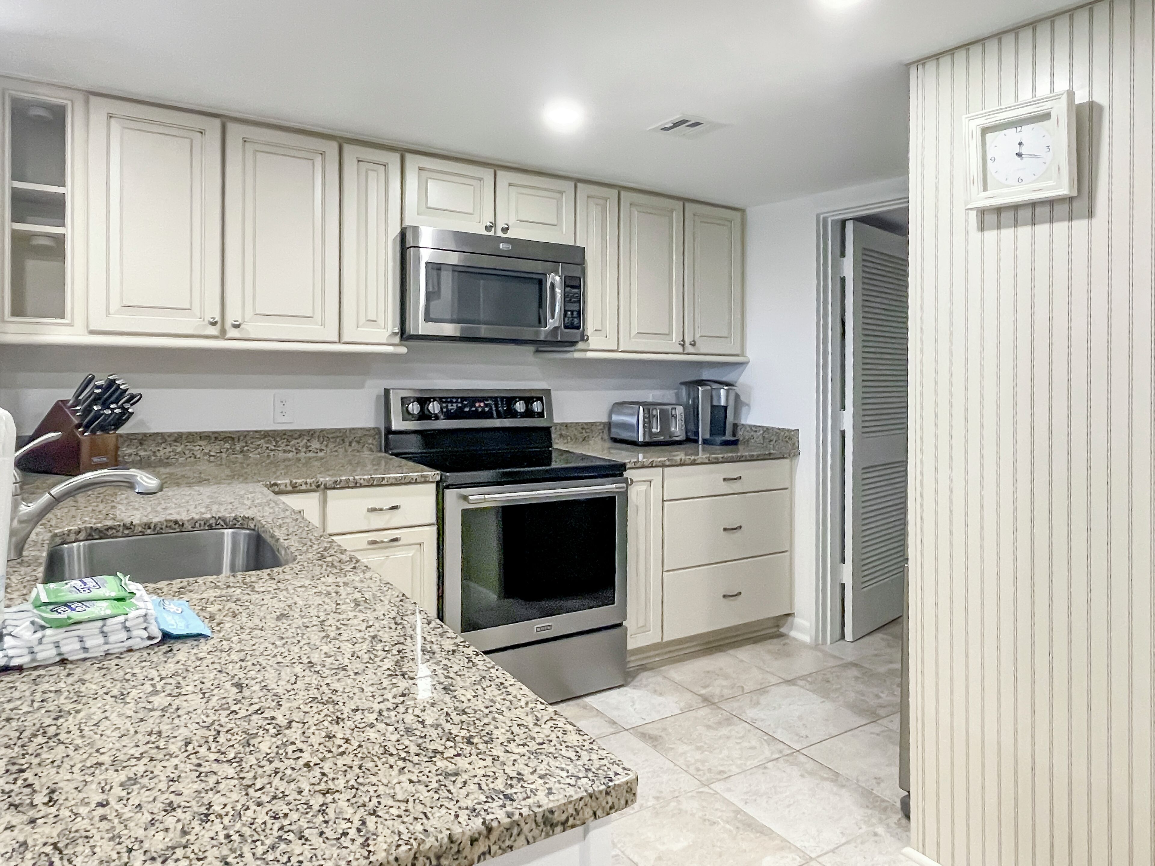 Villa, varias camas, cocina, vistas al campo de golf (482 Plantation Club Villas) | Cocina privada | Cafetera o tetera y mesa de comedor