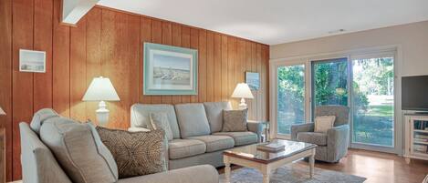 Villa, Multiple Beds, Kitchen, Golf View (536 Plantation Club Villas) | Living area | 42-inch flat-screen TV with digital channels